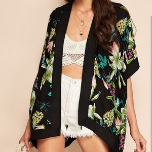 NWT BEAUTIFUL BLACK FLORAL KIMONO TOP❣